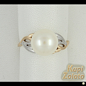Золотой комплект  Перстень с жемчугом в сочетании с изделием Золотые серьги с жемчугом Фото