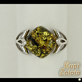Серебряный комплект Изящное Перстень с зеленым янтарем в сочетании с изделием Серьги из серебра Фото