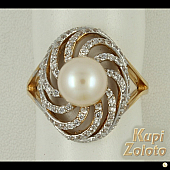 Золотой комплект  Перстень с жемчугом в сочетании с изделием Серьги с жемчугом из золота Фото