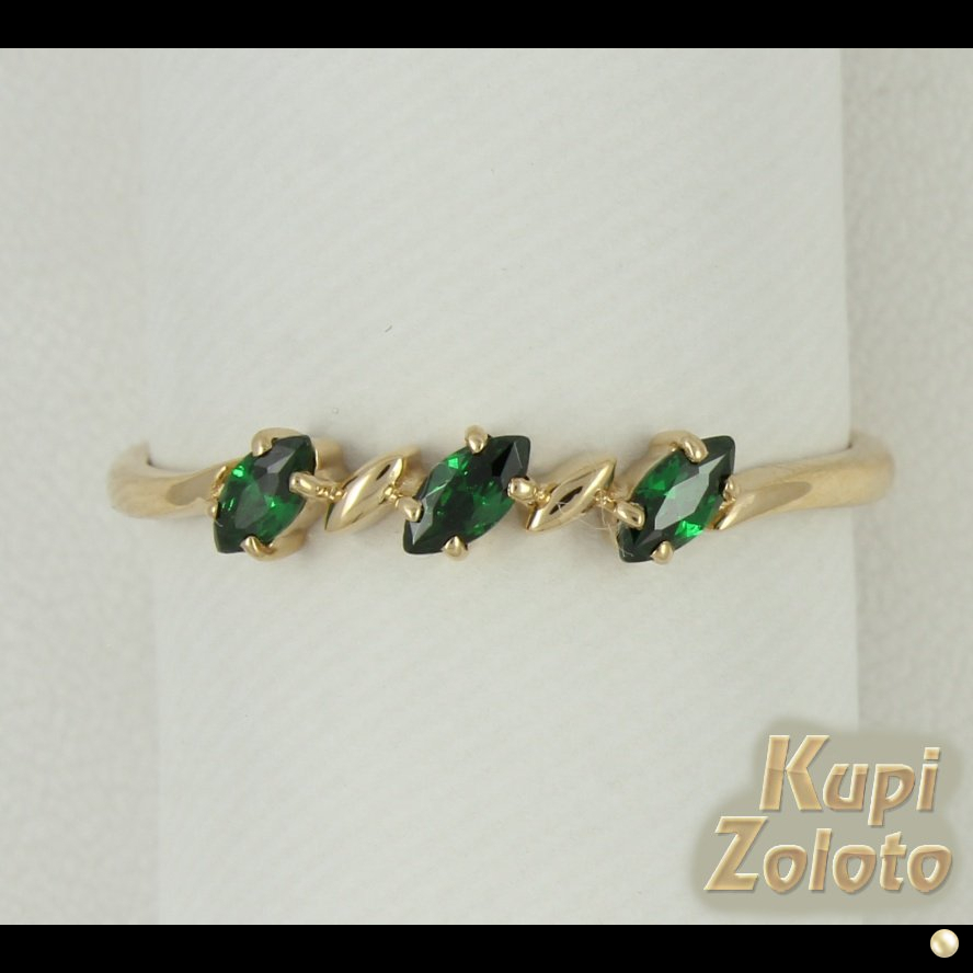 Золотое кольцо с зелеными фианитами