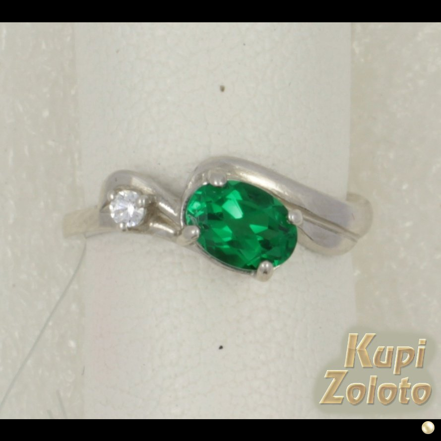 Кольцо из серебра с зеленым камнем