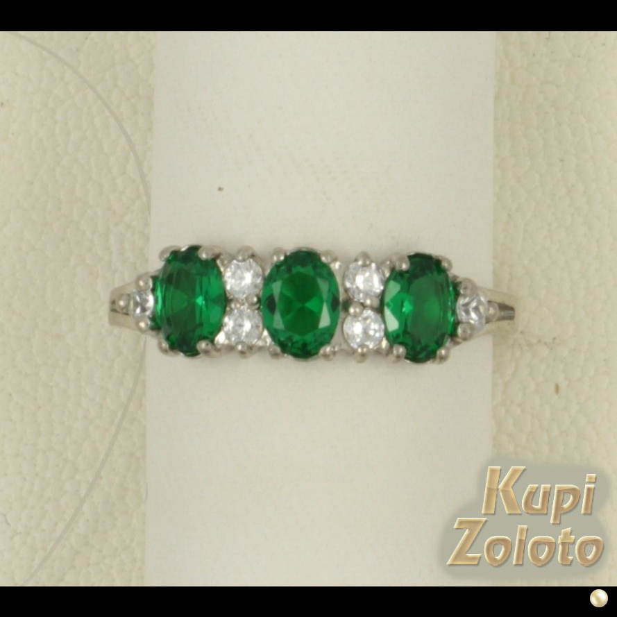 Серебряное кольцо с зелеными фианитами