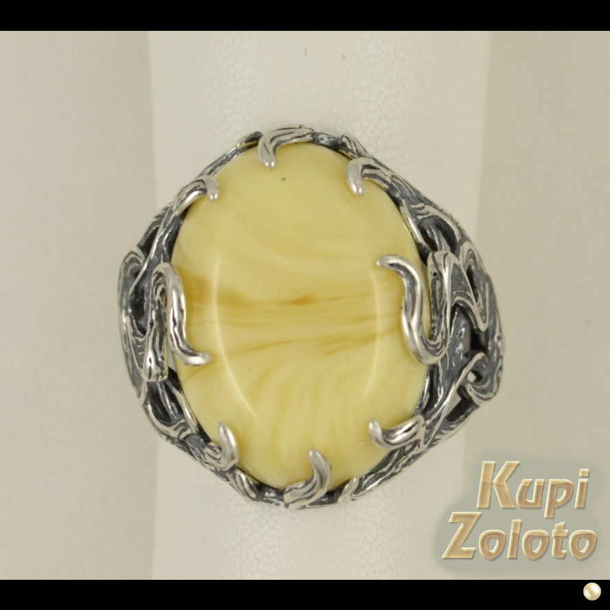Перстень из серебра с натуральным янтарем